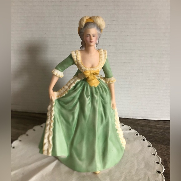 1982 Franklin Mint Marie Antoinette Figurine - Picture 2 of 10